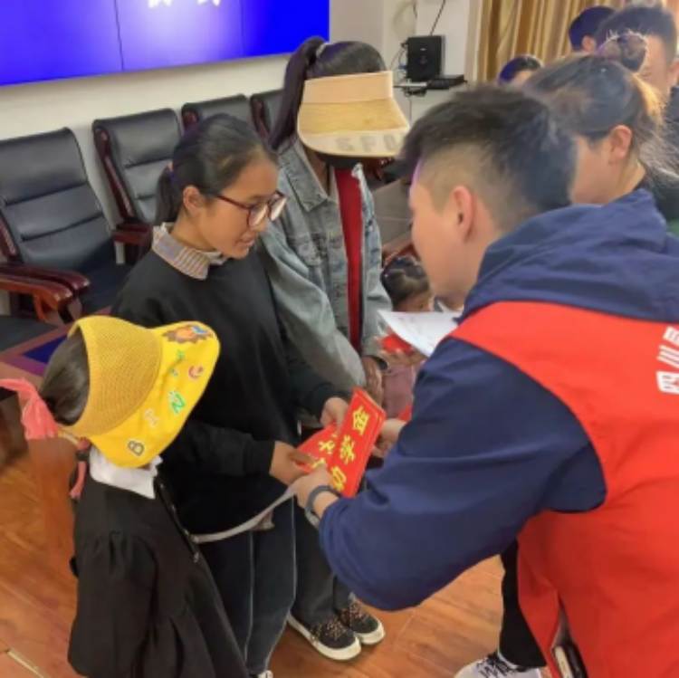 1667805425617955.png 同心普法零距离 明炬律师“同心团”系列报道二1215.png